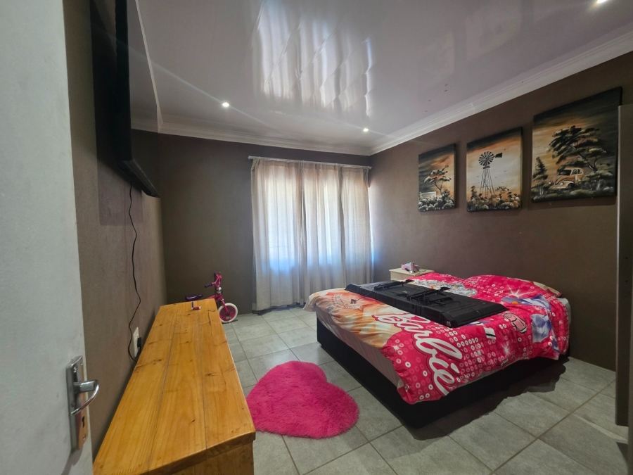 4 Bedroom Property for Sale in Olifantsnek North West